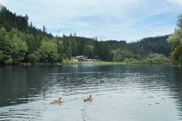 Der Trabochersee – das beliebte Naherholungsgebiet im Bezirk Leoben – bietet eine breite Palette an Entspannungsmöglichkeiten, im Sommer wie im Winter.
