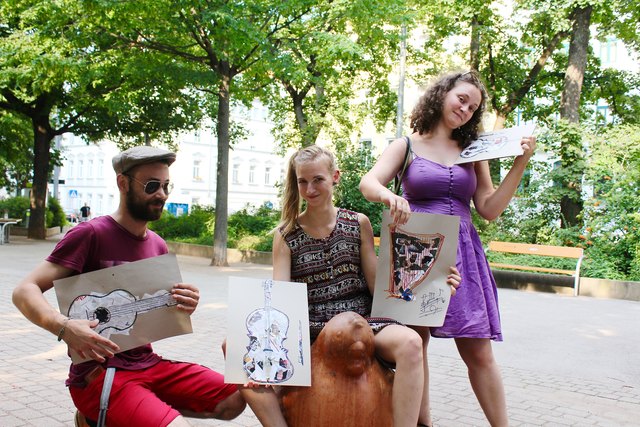 Ihre Instrumente haben heute hitzefrei: Originell, wie Matthias, Joana und Flora (v.li.n.re.) stellvertretend diese Zeichnungen mitgebracht haben!