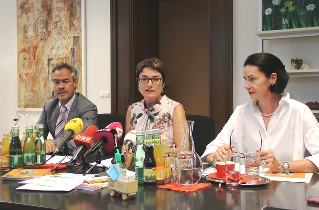 Beim Suchtgipfel: Landeskriminalamt-Leiter Gottlieb Türk, LH-Stv. Beate Prettner und Barbara Drobesch (Leiterin der Unterabteilung Prävention und Suchtkoordination in der Abteilung 5)