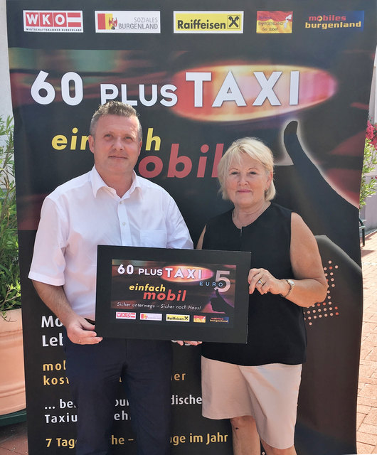 Neue "60plusTaxi"-Gemeinde Unterwart: Bernhard Dillhof von der Wirtschaftskammer und Bgm. Klara Liszt | Foto: WKO