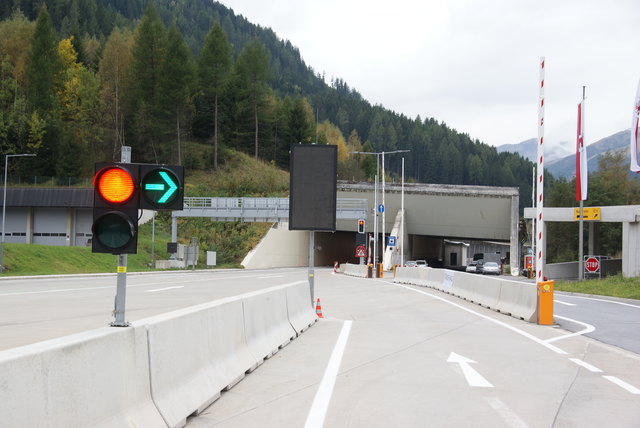 Im Arlbergtunnel (Symbolbild) nahm die Geisterfahrt des rumänischen Lenkers ihren Anfang.