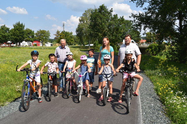 Die befestigte Abschnitt des Stremtalradwegs durch Ollersdorf ist damit bereits 2,7 Kilometer lang.