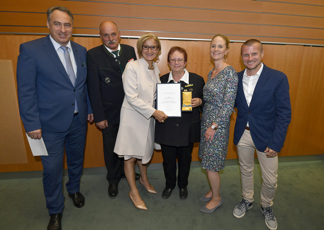 Ehrung: Renate Deim, Obfrau des Österreichischen Kameradschaftsbundes des Hauptbezirkes Wien-Umgebung | Foto: NLK/Pfeiffer