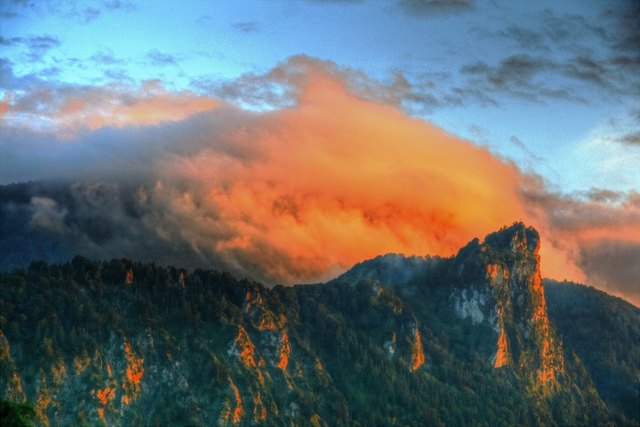 Verdeckt von dieser gewaltigen Wolkenwand ist der Gaisberg