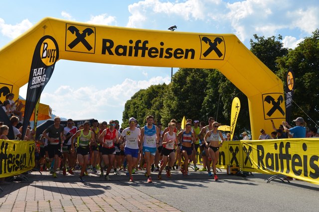 Start zum Halbmarathon, dem Hauptbewerb beim Holzstraßenlauf in St. Peter am Kammersberg. Fotos: Pfister