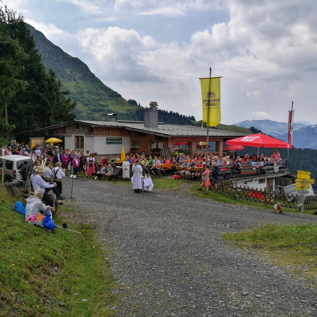 Jährlich, am 1. Sonntag im August, findet die Bergmesse bei der Stanglalm in Oberndorf statt. Kommendes Jahr findet das 50-Jahr-Jubiläum statt.