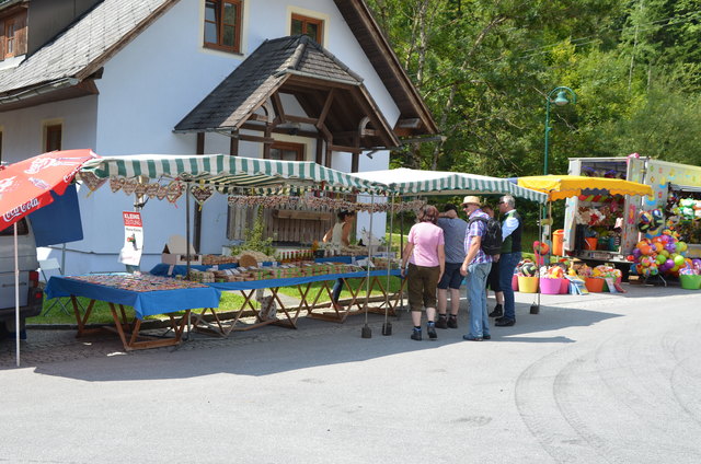 Beim Oswaldi-Kirtag gab es einige Standln zu bewundern. | Foto: Reiter