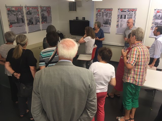 Volles Haus: Die Historikerin Brigitte Pellar führt teilweise selbst durch die Ausstellung. Am 13. August gibt es noch einen Termin. | Foto: SPÖ Ottakring