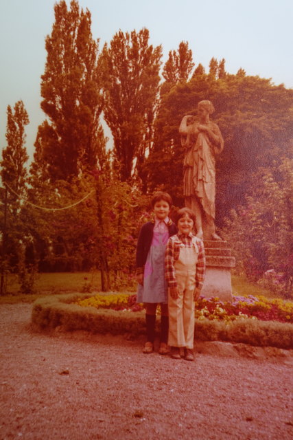 Sophie (6) und Frédéric (5), ihre Schützlinge.