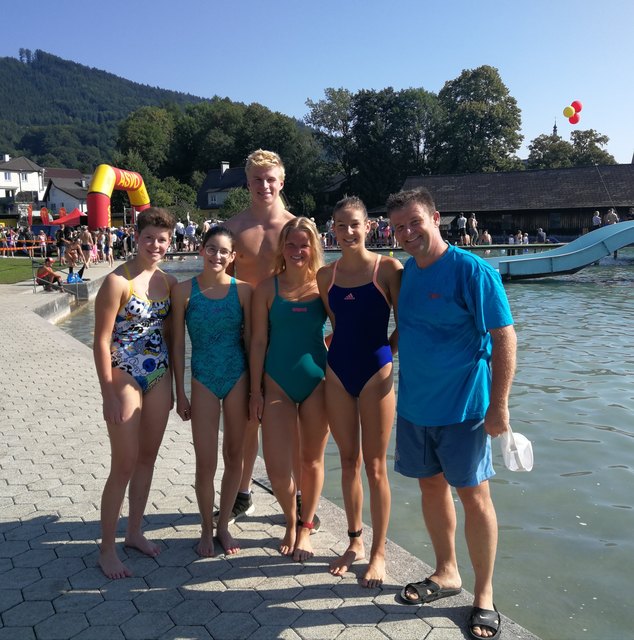 Vorne: Sophie und Franziska Amesberger, Rosa Hummelbrunner, Elena Hemetsberger und Rainer Stefanits. Hinten: Paul Hufschmidt.
