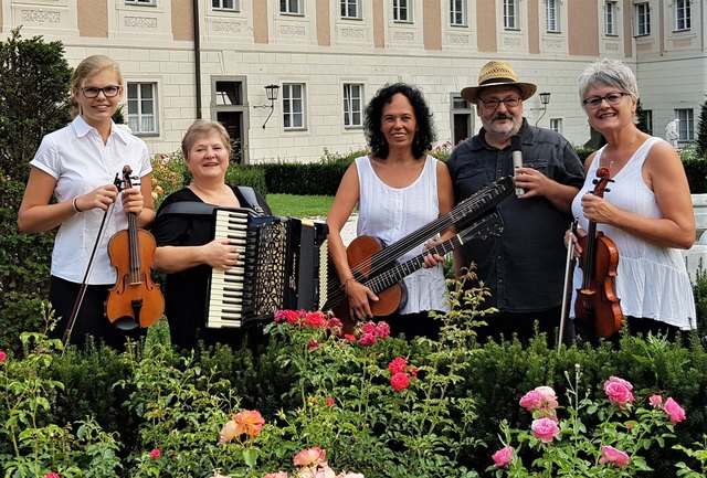 Christina Huber, Mayr Roswitha, Lischka Gertrude, Bayer Walter und Christina Schedlberger (v. l.) begeisterten in Steyr.