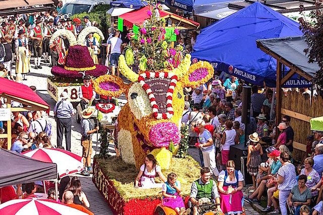 Große Blumenparade in Kirchberg. | Foto: TVB/Stöckl