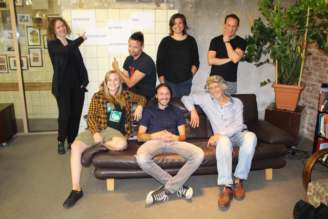 Hinten v.l.: Siljarosa Schletterer (Vize-Präsidentin), Thomas Schafferer (Präsident), Silvia Schild (Kassierin), Christian Kössler (Schriftführer) und vorne: Sophie Bergmann (Schriftführer-Stv.), Mag. Wolfgang Nöckler (Kassierin-Stv.), Paul Fülop (Vize-Präsident)