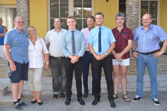 Herbert Adelmann (3.v.re.) freut sich über sein engagiertes Team in Oberpullendorf.