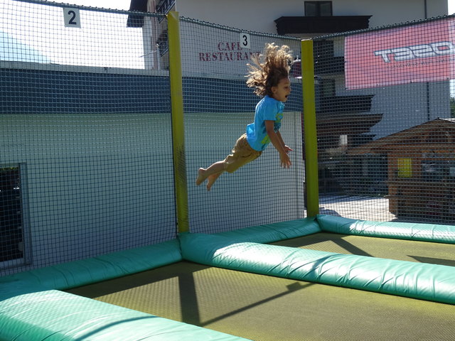 Eine haarige Angelegenheit im Trampolin...