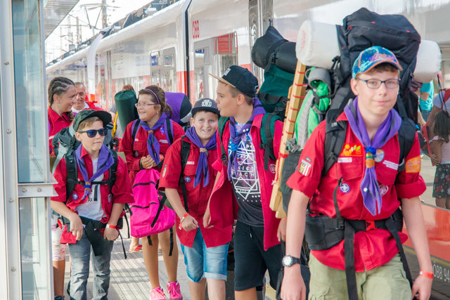 Am Montag reisten 730 Kinder und Jugendliche mit dem Sonderzug aus Linz zum Pfadfinderlager an. | Foto: OÖPP/Albin Brunnbauer