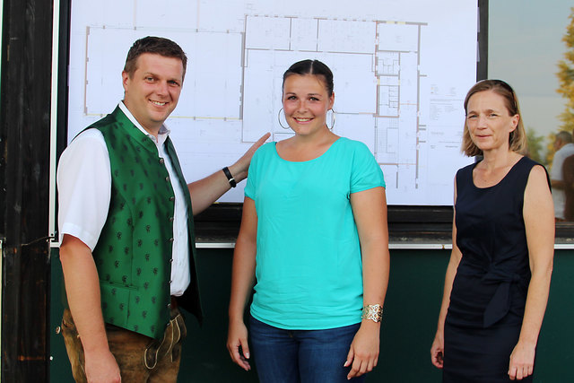 Bgm. Stephan Oswald, NMS Direktorin Claudia Heuberger, Chefplanerin DI Karin Fritz-Weidmann