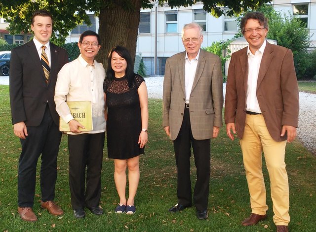 Kulturreferent Johannes Gsaxner, Armano Salarza mit seiner Frau, Johann Trummer und Martin Österreicher (v.l.).