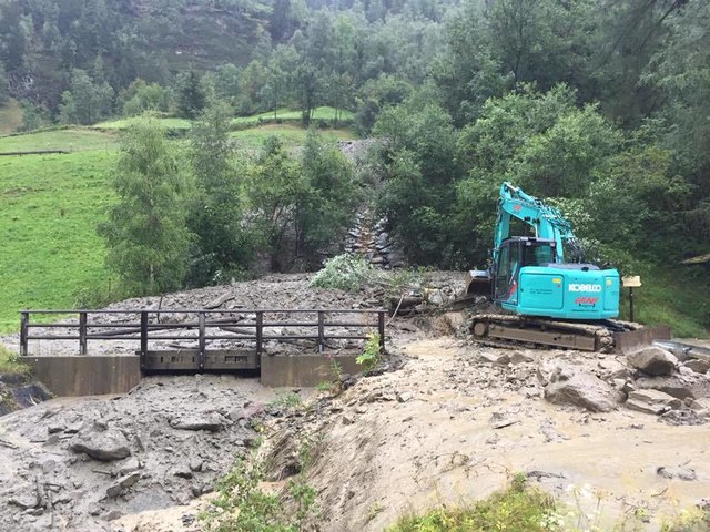 Die Aufräumarbeiten haben bereits begonnen | Foto: Fotos: Martin Klotz