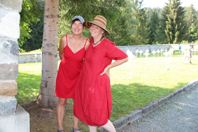 Kongeniales Duo: Die Gitschaler Musikerin Friedegunde Rainer und die deutsche Performerin Maren Rahmann | Foto: Hans Obrist