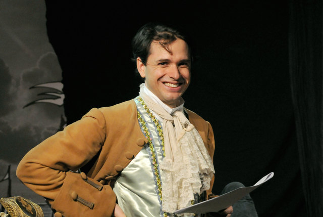 Paul Müller in »La Traviata« im L.E.O. | Foto: Christa Fuchs