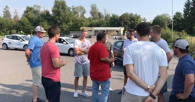 Autofahren ohne Automatik: für viele 99ers-Cracks eine Premiere