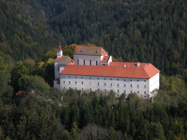 Auf der Festenburg läuft die Ausstellung Zeit Räume