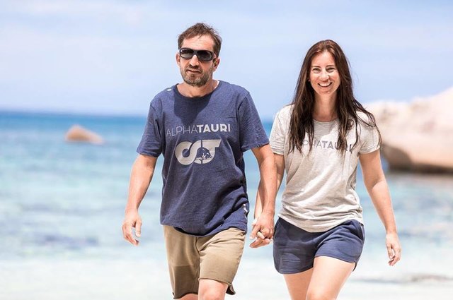 Daniela Bärnthaler und Christian Schiester helfen den Einheimischen. Foto: Sail & Run