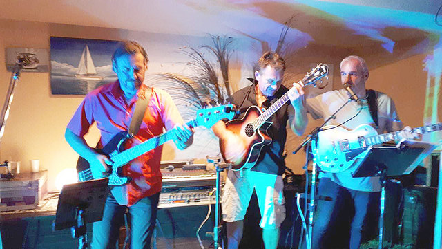 Die legendären "Cocunuts" live: Georg Vötsch, Robert Geissrigler, Gerhard Vötsch (v.l.). | Foto: KK