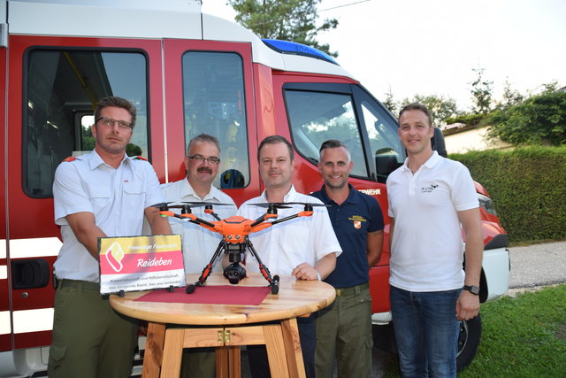Bei der Präsentation der Drohne: Christoph Gerak, Christian Hartl, Christian Stückler, (Drohnen-)Pilot Rene Inkret von der FF Reideben und Harald Meyer ("Avis Copter; von links) | Foto: Mörth