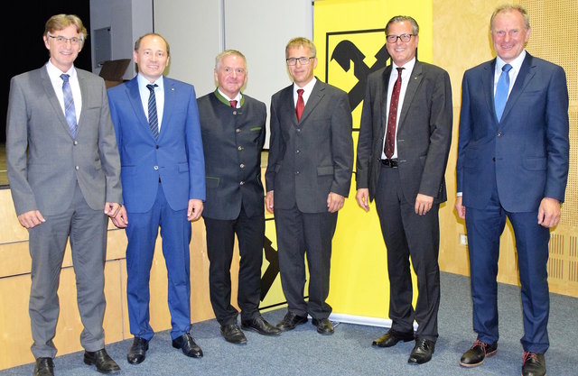 Peter Sapl (Raiffeisenverband Tirol), Geschäftsleiter Reinhard Wörter, Obmann Christian Foidl, AR-Vorsitzender Martin Soder, Johannes Ortner (Raiffeisenbank Tirol) und Michael Brunschmid.