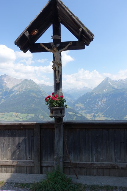 Wegkreuz am Berg