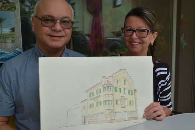 Edelbert und Elisabetha Neuner haben ihren "Rösslwirt" optisch wiederbelebt.