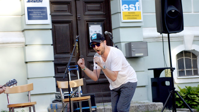 Christian Strasser sang mit vollem Körpereinsatz.