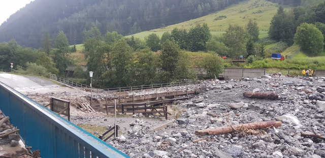 In Lech kam es aufgrund eines Gewitters mit starken Regenfällen zu einem Murenabgang (im Bild der Murenabgang von letzter Woche in Schnann).