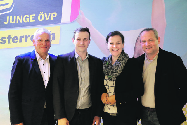 Gottfried Kneifel, JVP-Bezirksobmann Gregor Eckmayr, Helena Kirchmayr und Wolfgang Stanek (v. l. n. r.). | Foto: JVP