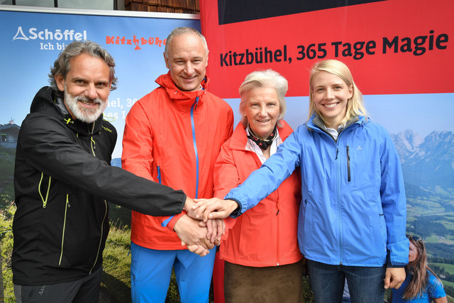Beim Wander-Opening: Jürgen Nairz, Peter Schöffel, Signe Reisch und Viktoria Veider.