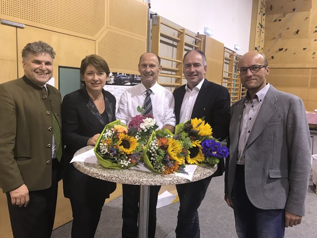 Stadtamtsdirektor Mag. Erich Angerer, Stadträtin Dr. Eveline Sampl-Schiestl, Direktor Peter Mayer, Vizebürgermeister Alexander Stangassinger und Stadtrat Mag. Gottfried Aschauer. | Foto: Stadtgemeinde Hallein