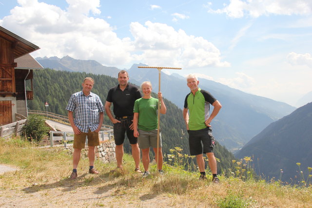 Günther Blaßnig, Hans Gumpitsch, die freiwillige Helferin Raphaela Hellmayr und Manfred Ladstätter (Alpenverein Sektion Defereggen)