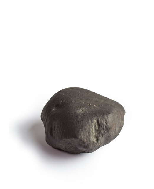 Meteorit von Prambachkirchen (Hypersthen-Olivin-Chondrit, 13,5 x 12,5 x 7 cm).