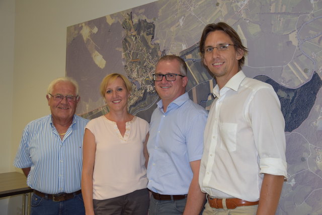Auch Bezirksparteiobmann Joachim Schnabel gratulierte Elke Halbwirth herzlich.