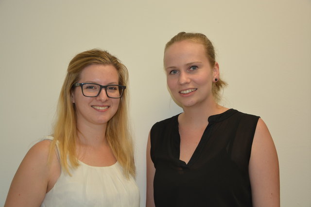 JVP-Obfrau Stellvertreterin Daniela Teuschler (r.) und Kassierin Rebekka Leitner freuen sich auf viele Anmeldungen zum Beachvolleyballturnier.