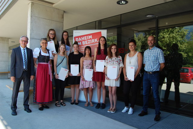 Vorsitzender Gernot Moser, Beisitzerin Inge Rumpl-Krismer, Madeleine Strobl, Viktoria Schranzhofer, Carina Wallner, Christina Regner, Carolin Holzer,  Sophie-Marie Rogl, Lea Schett, Ramona Preßlaber, Beisitzer Harald Meindl | Foto: WK