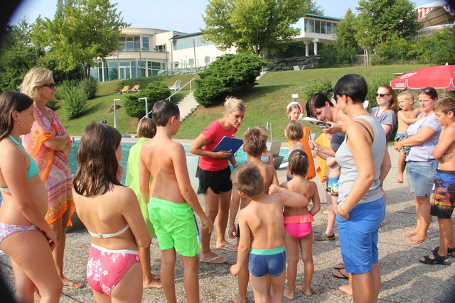 Knapp 20 Kinder meldeten sich zur Schwimmprüfung an.