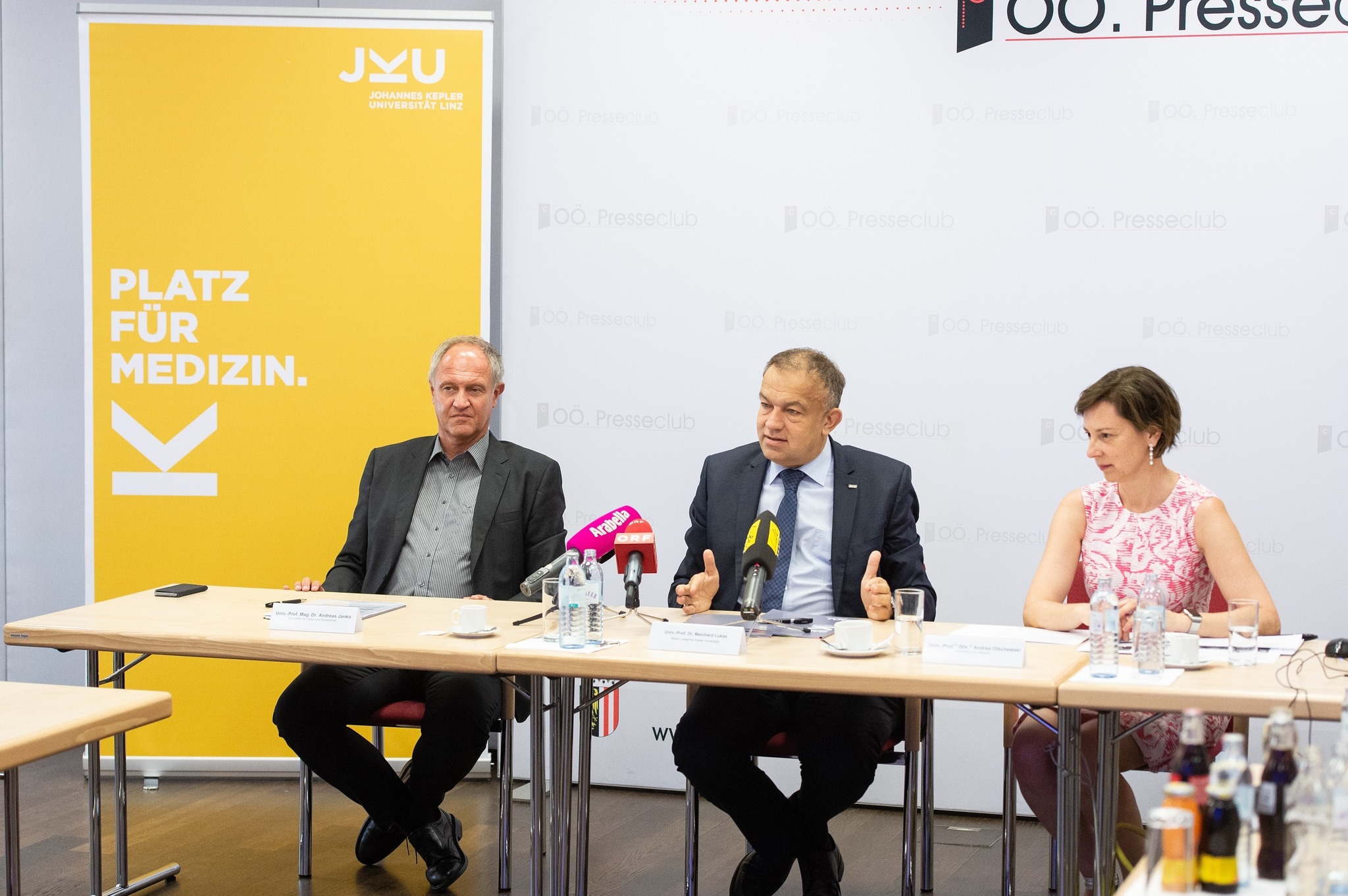Das erfordert von vielen Studenten, dass sie in die Nhe der Universitt ziehen oder aber pendeln mssen und auch die Prfungen werden vor Ort abgelegt. Informatik in Linz gesucht? | menus2view.com