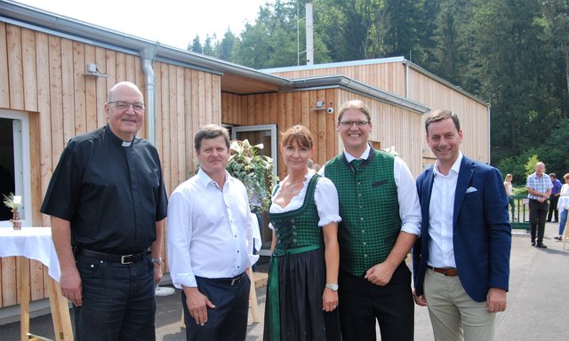 Kamen zur Eröffnung: Stadtpfarrpropst Christian Leibnitz, Bürgermeister Klaus Steinberger, Michaela und Roman Wurzer, NR Ernst Gödl