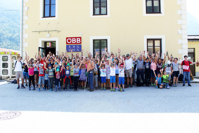 Vom Bahnhof Obertraun ging es zur Talstation Dachstein Krippenstein, wo das Abenteuer Eishöhle, 5fingers & Co gestartet wurde. | Foto: BRS/Sophia Hartsch