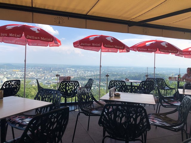 Wenn man beim Jindrak Eis isst, hat man eine tolle Aussicht.