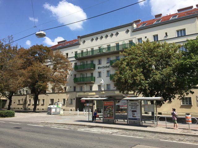 Der Goethehof in Kaisermühlen wurde zwischen 1929 und 1930 errichtet. In den vergangenen Jahren wurde er umfangreich saniert. | Foto: Wiener Wohnen