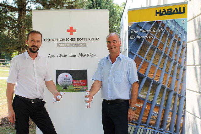Bezirksgeschäftsleiter Christian Geirhofer (links) und Walter Preisinger, Geschäftsbereichsleiter bei Hauptsponsor Habau.
